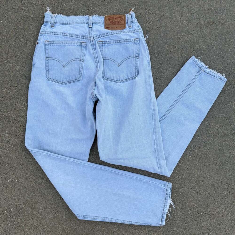 90s Levi’s 550 Relaxed Fit Tapered Leg Ladies 10 REG Light Blue Jeans worn in